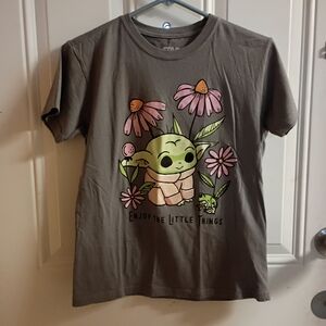 2/$10 Kawaii Star Wars Baby Yoda Graphic Tee Size Small